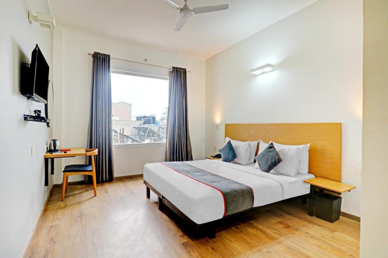 Townhouse Sector 30 Near Botanic Garden Of Indian Republic Hotel Noida Kültér fotó