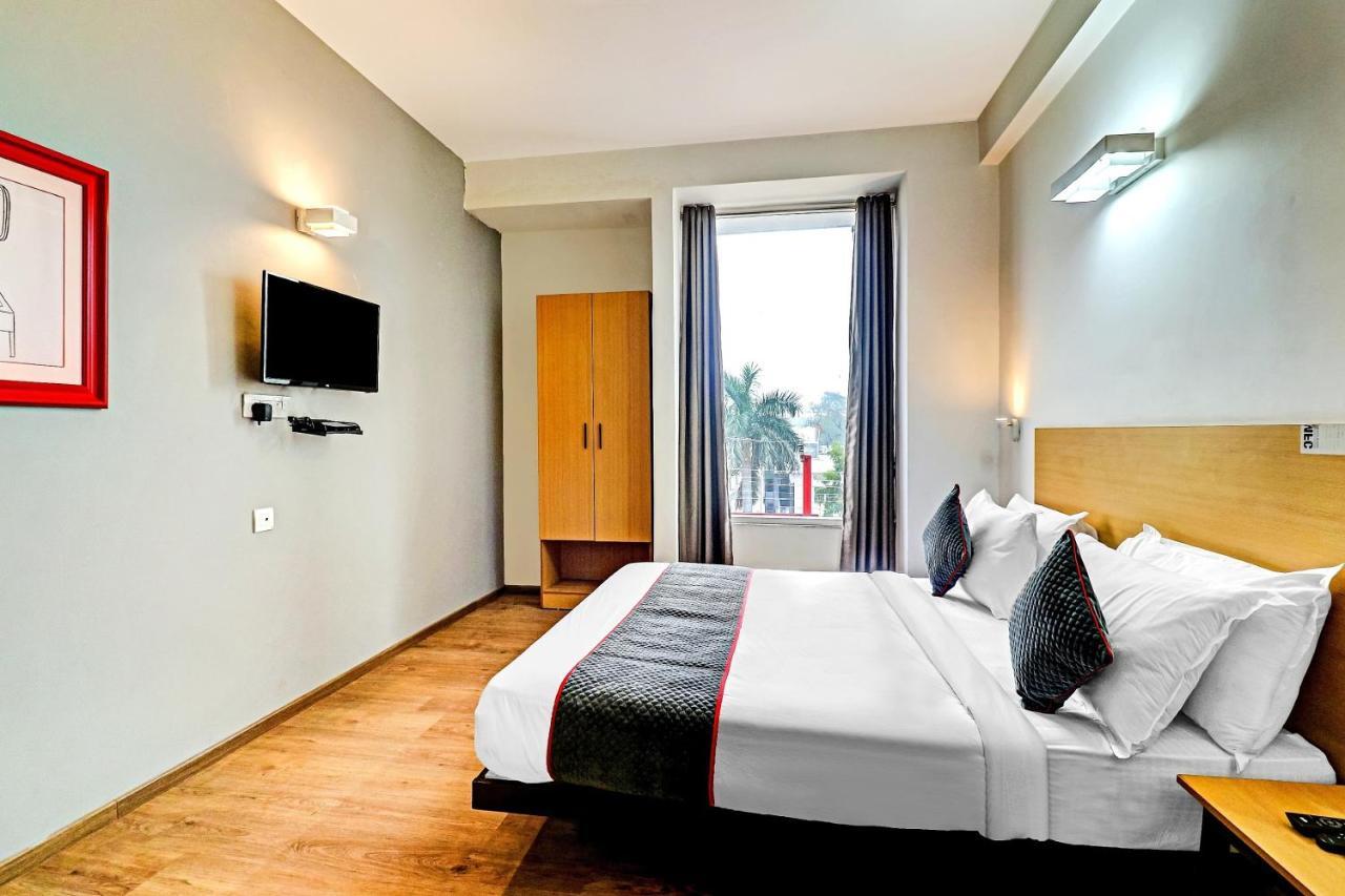 Townhouse Sector 30 Near Botanic Garden Of Indian Republic Hotel Noida Kültér fotó