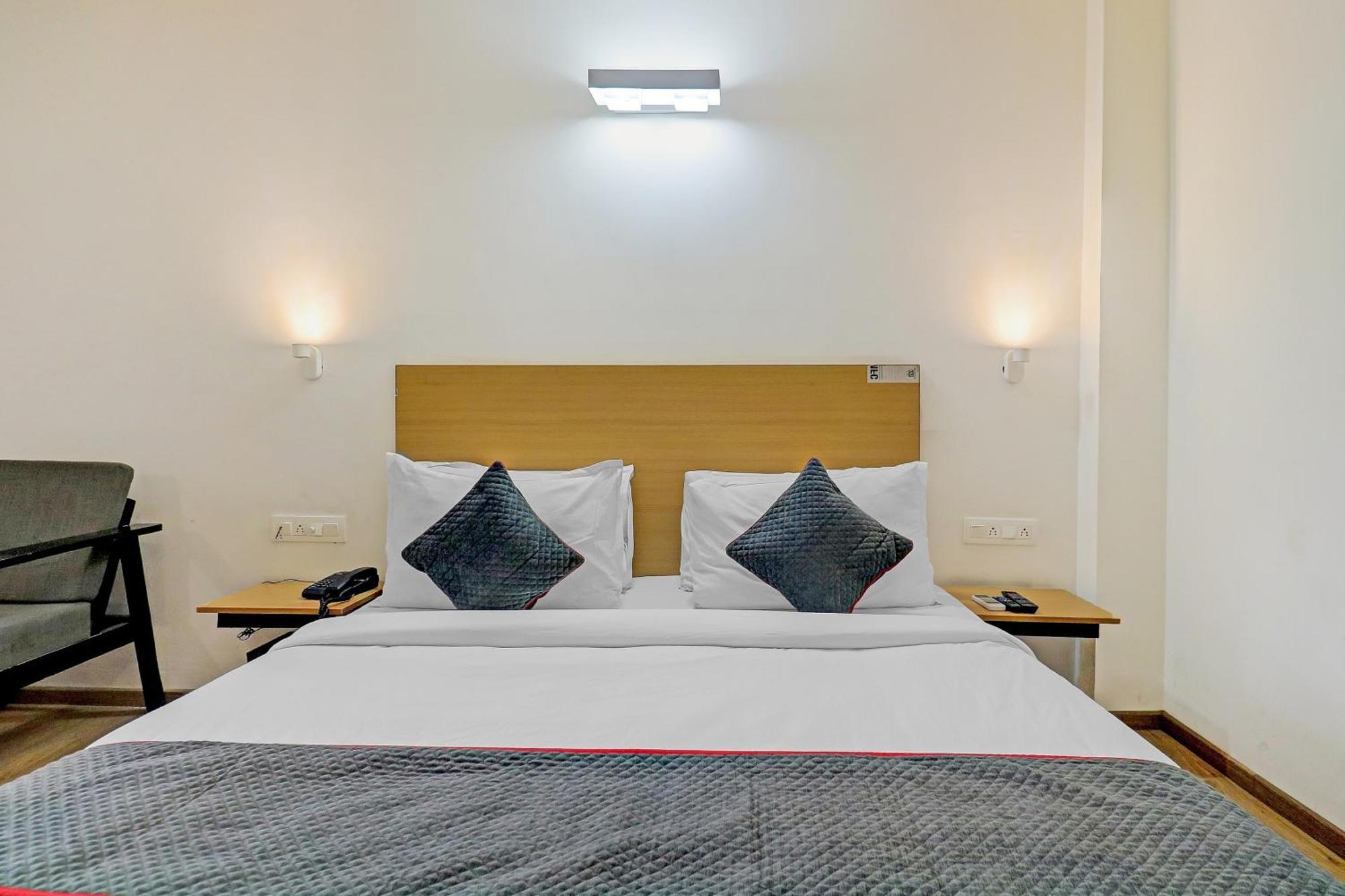 Townhouse Sector 30 Near Botanic Garden Of Indian Republic Hotel Noida Kültér fotó
