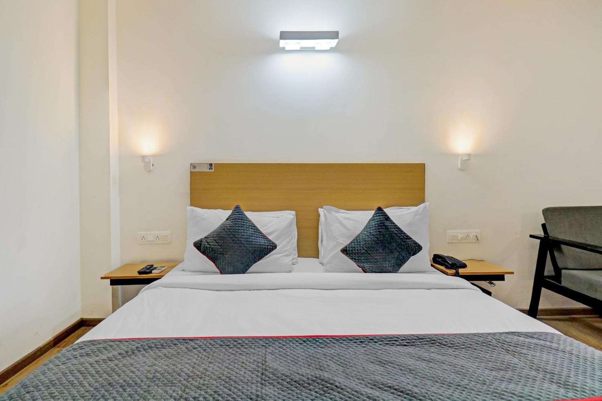 Townhouse Sector 30 Near Botanic Garden Of Indian Republic Hotel Noida Kültér fotó