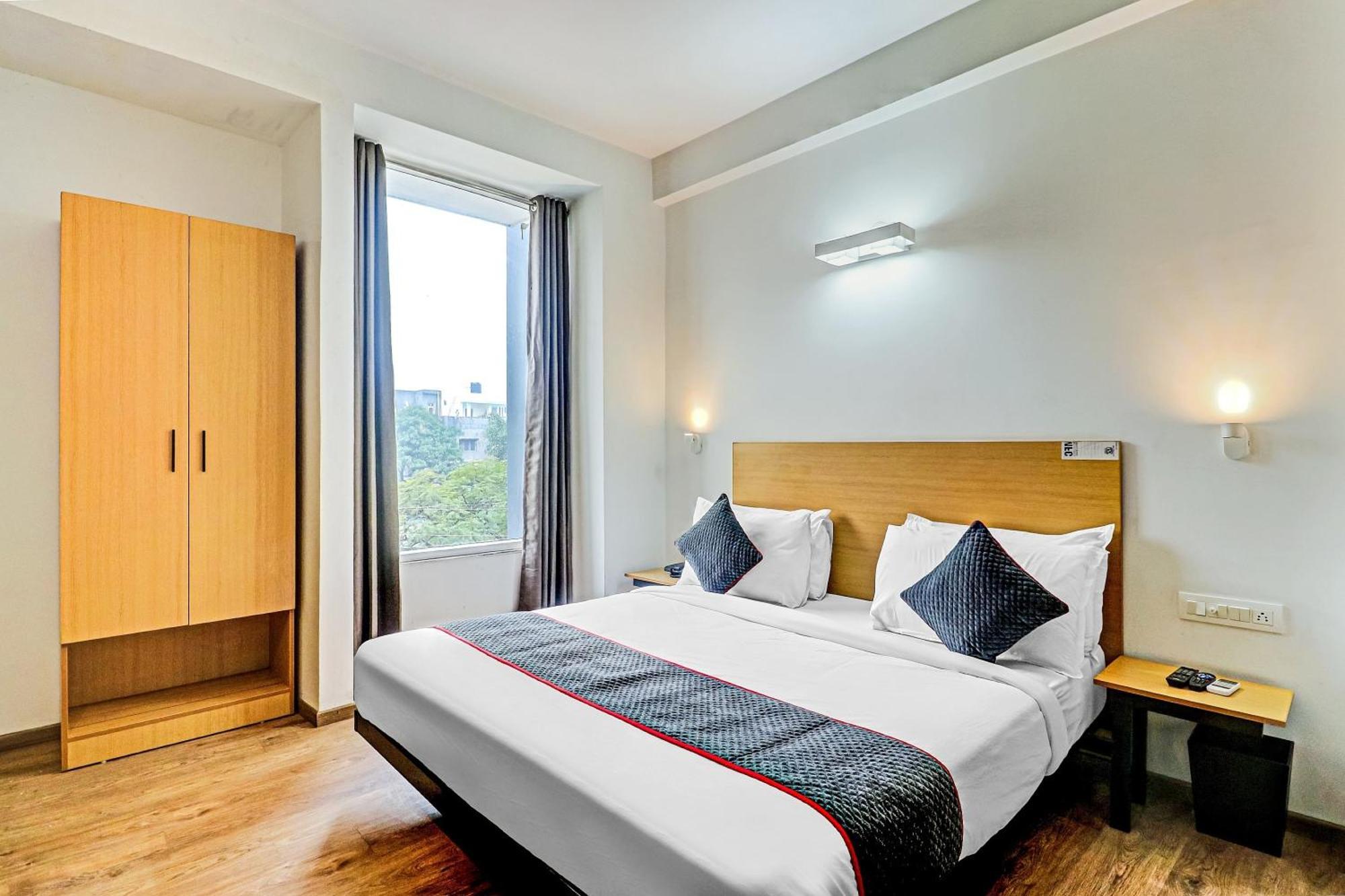 Townhouse Sector 30 Near Botanic Garden Of Indian Republic Hotel Noida Kültér fotó