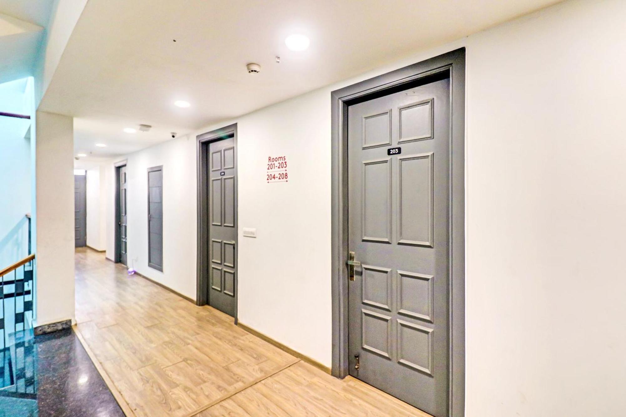 Townhouse Sector 30 Near Botanic Garden Of Indian Republic Hotel Noida Kültér fotó